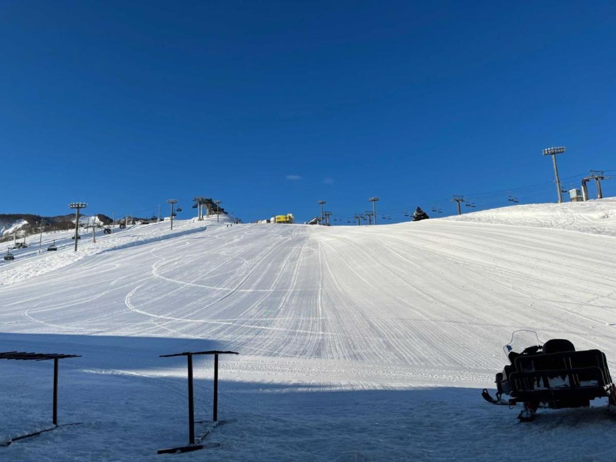 Ishiuchi Ski Center Minamiuonuma Extérieur photo