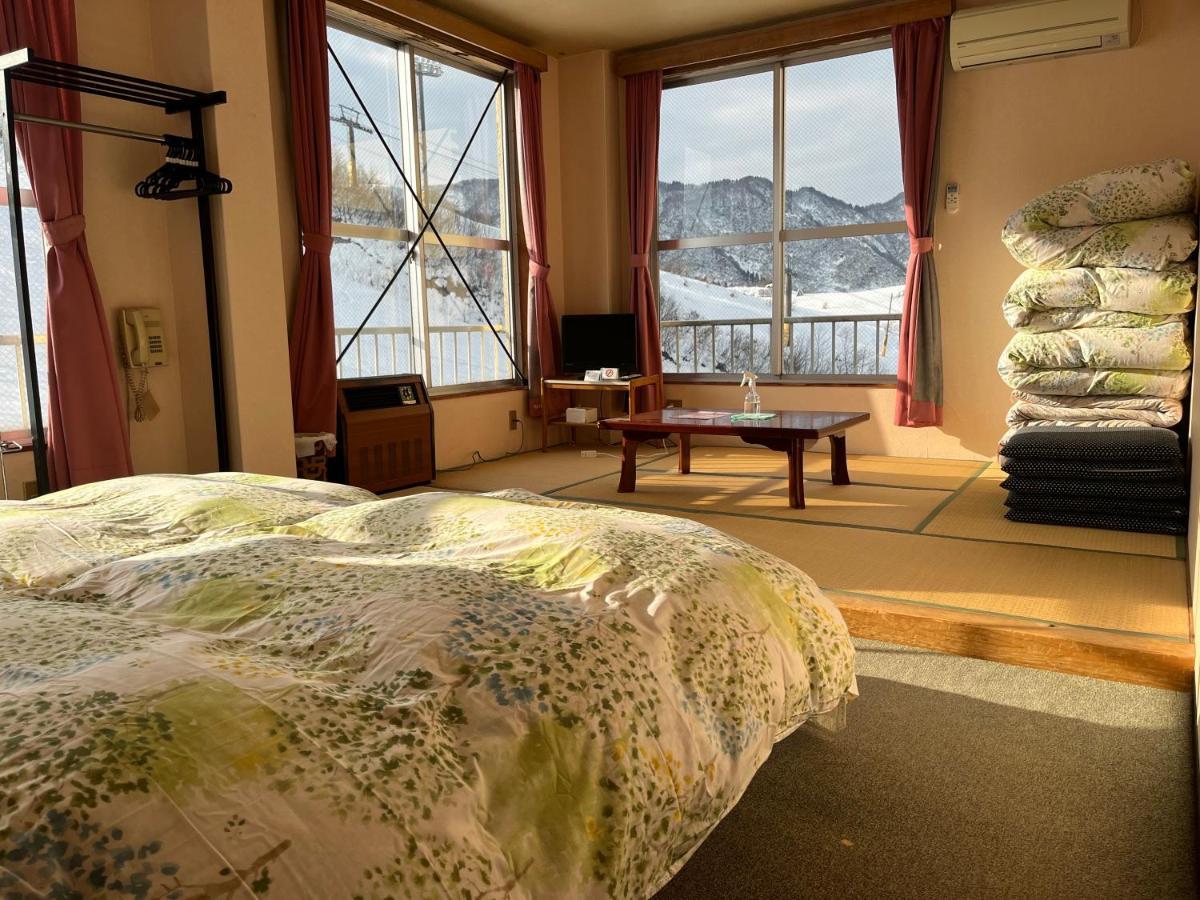 Ishiuchi Ski Center Minamiuonuma Extérieur photo